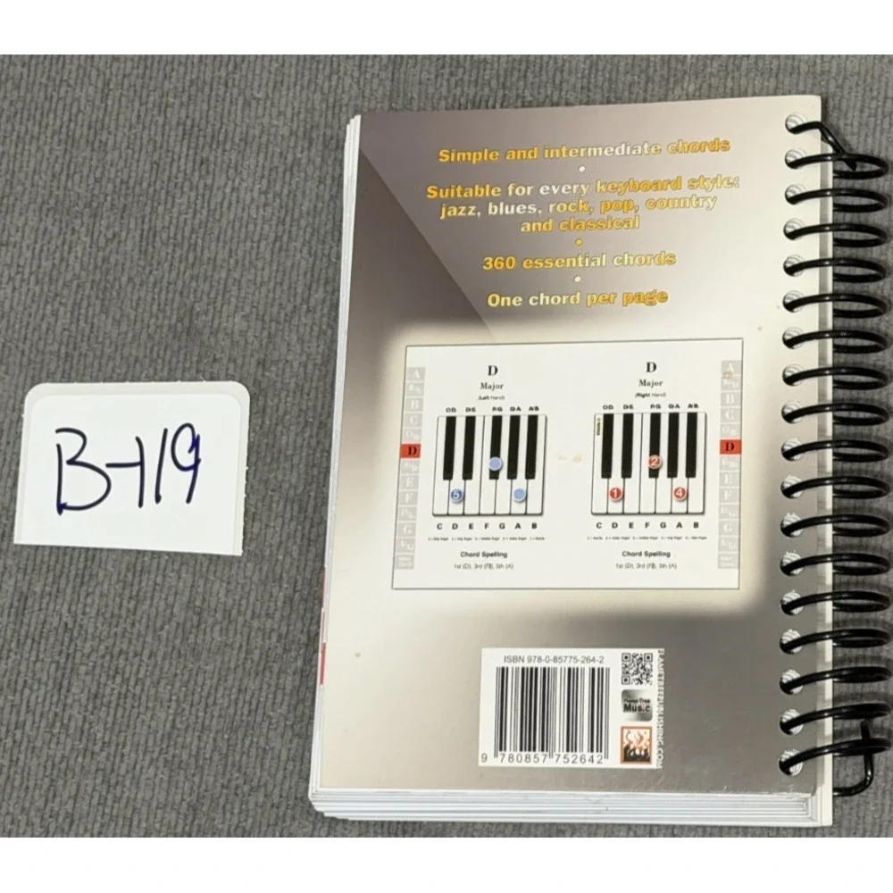 Piano & Keyboard Chords: Easy-to-Use, Easy-to-Carry, One‎ Chord on Every Page